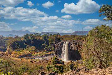incroyable-photo-cascade-du-nil-bleu-ethiopie_181624-29509